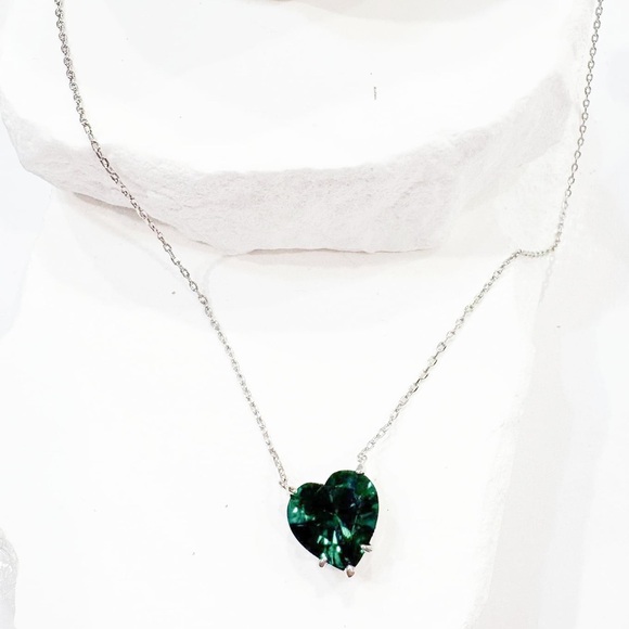 Melinda Maria The Allison Emerald Heart Necklace in silver - Picture 3 of 6